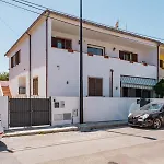 As 10 House Гостевой дом