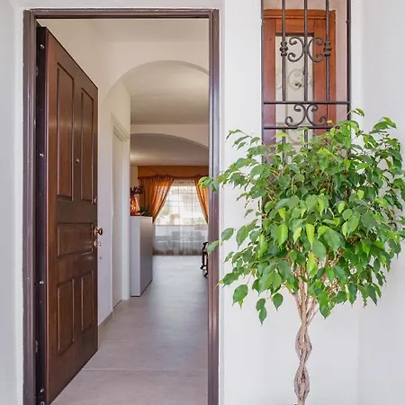 Guest house As 10 House