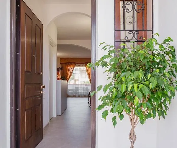 Guest house As 10 House