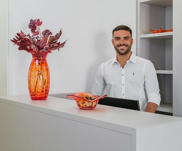 As 10 House 3* אולביה